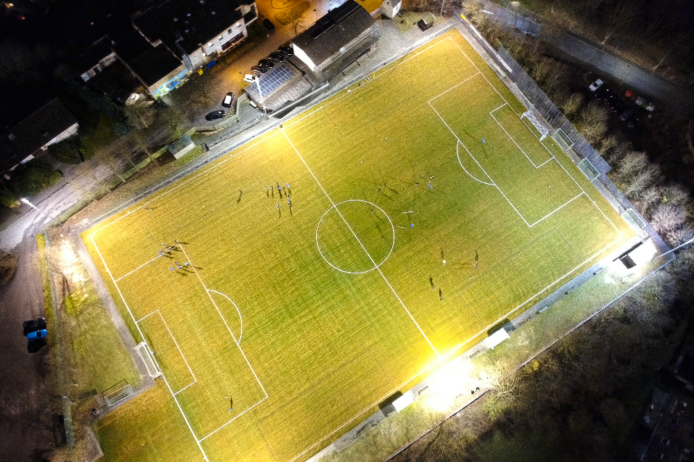 Erstes Spiel auf dem neuen Belag am Hessenberg Erstes Spiel auf dem neuen Belag am Hessenberg
