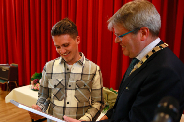 Henrik Bulla mit Jugendpreis der Gemeinde Borchen ausgezeichnet