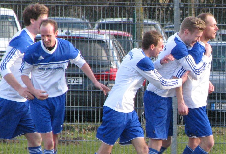 Derbysieg zum Auftakt Derbysieg zum Auftakt