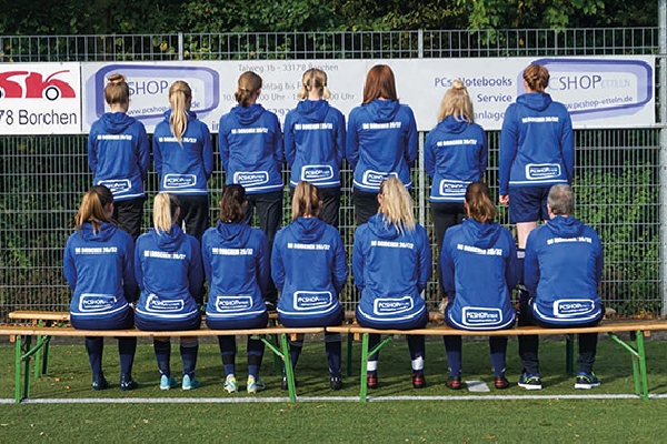 Neue Trainingsanzüge für die Senioren Neue Trainingsanzüge für die Senioren